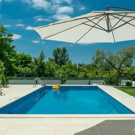 فندق Villa Holiday