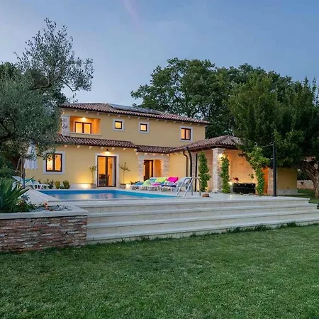 Villa Holiday فندق