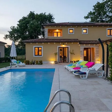 Hotel Villa Holiday 4*