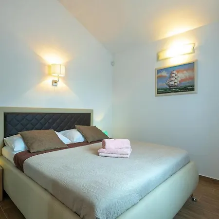 فندق Villa Holiday 4*