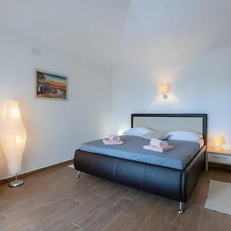 فندق Villa Holiday 4*