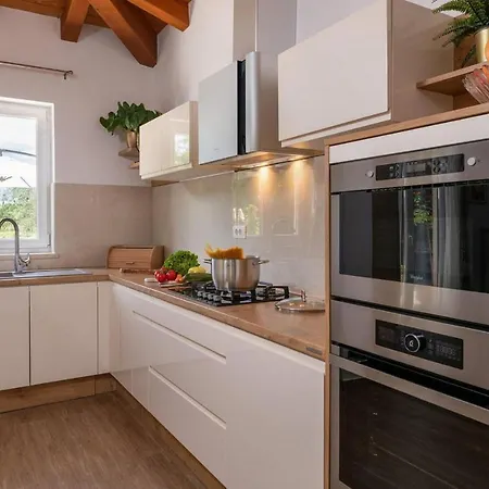 فندق Villa Holiday 4*
