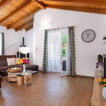 Villa Holiday 4*